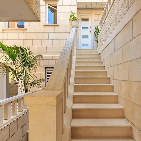 Heavenly Holiday Home-2