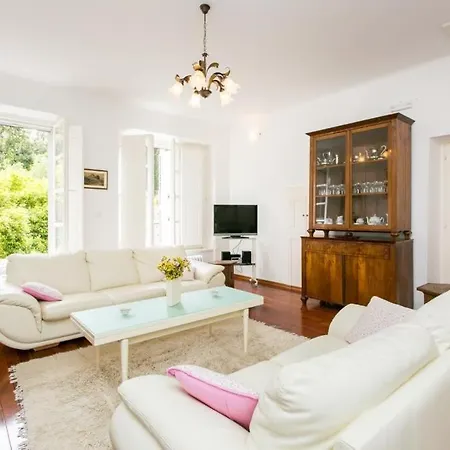 Villa Marini Dvori - With Free Parking-3