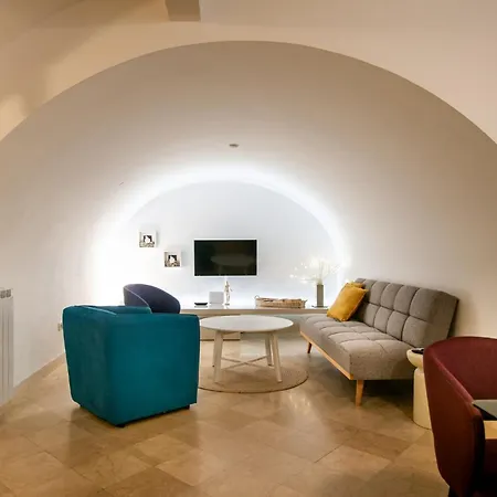 Luan Old Town Apartment By Duhomes-2