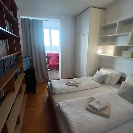 Apartment Moonlight-2