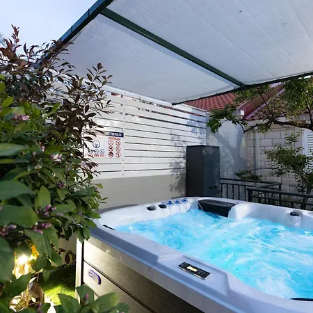 Apartments Baltazar With Sea View&Jacuzzi-3