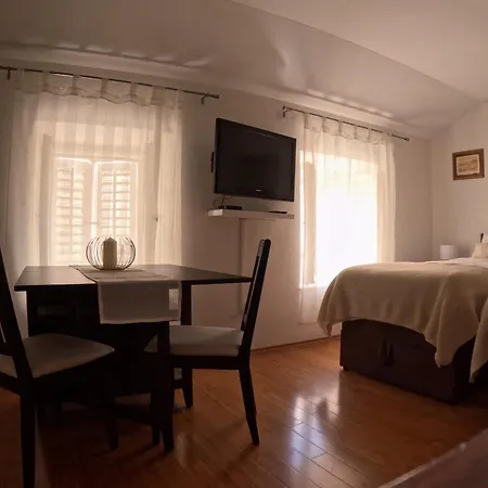 Apartment Old Town Gverovic-2