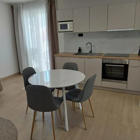 Apartments Sandra Solitudo II-2