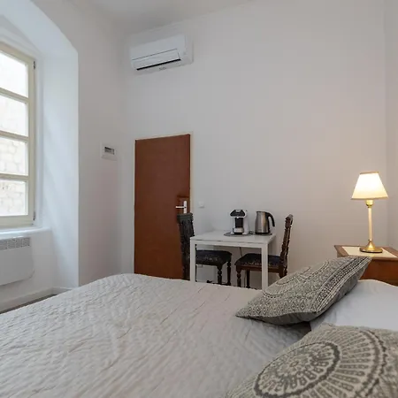Apartment And Rooms Stay-2