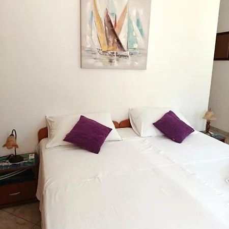 Ava Studio Apartment And Room-2