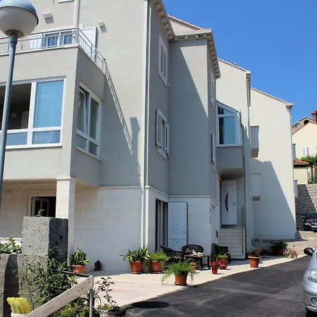 Charming Apartment In Dubrovnik | 40 M² | Parking Included-2