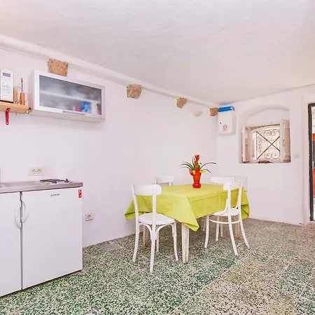 Peti Apartment-2