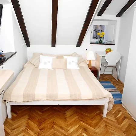 Apartment Bonbon-3