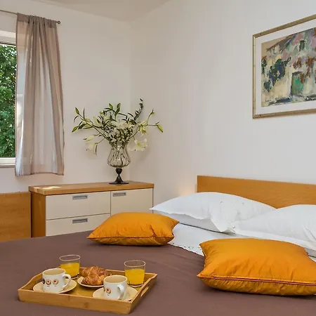 Comfortable 2Bdr Apartment Laura Lapad With Private Garage-3