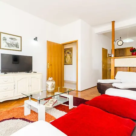 Apartments Charming-2