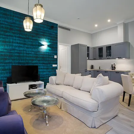 Tailor Two-Bedroom Suite-3