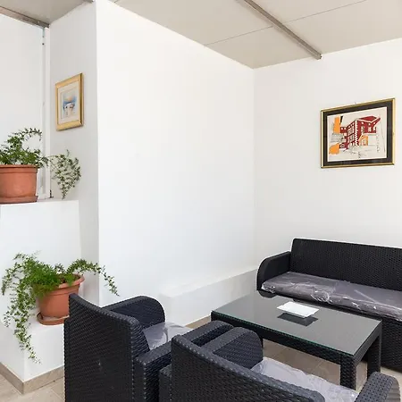 Nora Apartment By Duhomes-2