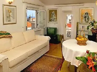 Apartment Iva Old Town-3