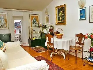 Apartment Iva Old Town-2