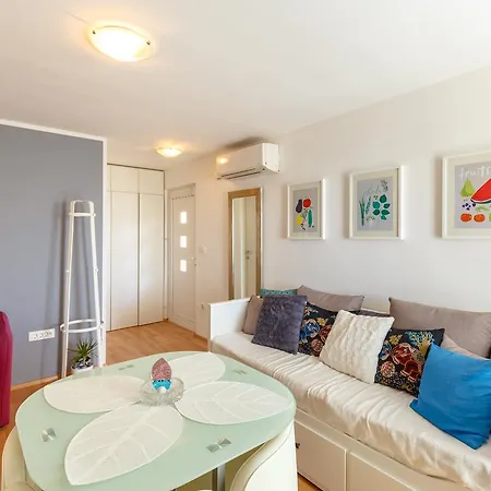 Two Bedroom Sunny Suite-3