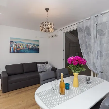 Apartment Hitri-3