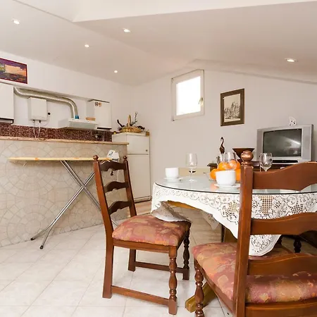 Apartment La Marina-3