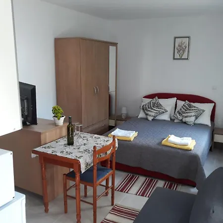Studio Apartment Garden-2