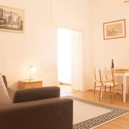 Dolce Vita Old Town Studio-2