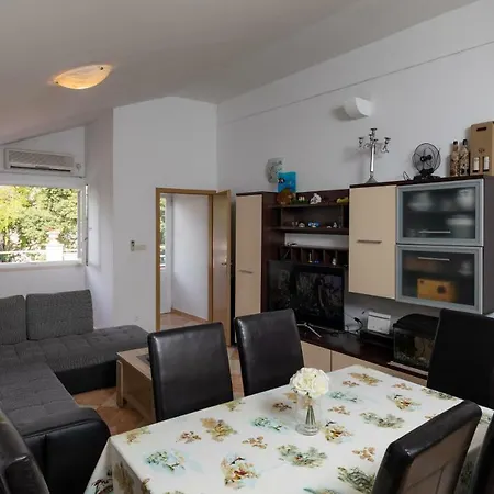 Apartment L&L-3