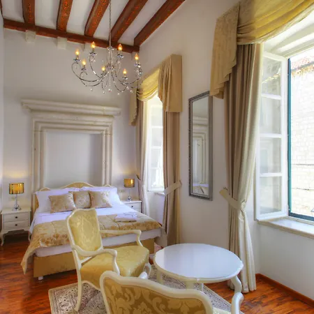 Deluxe Suites More-3