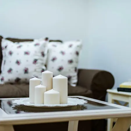 Leona Apartments-3