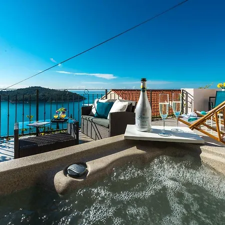 Sunshine Apartment With Hot Tub-2