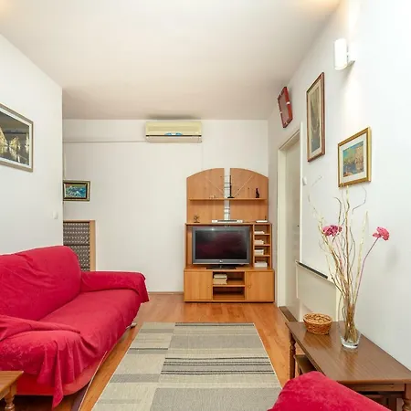 Apartment Relax - 1.4Km From The Old Town-3