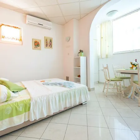 Cute & Cozy Studio-2