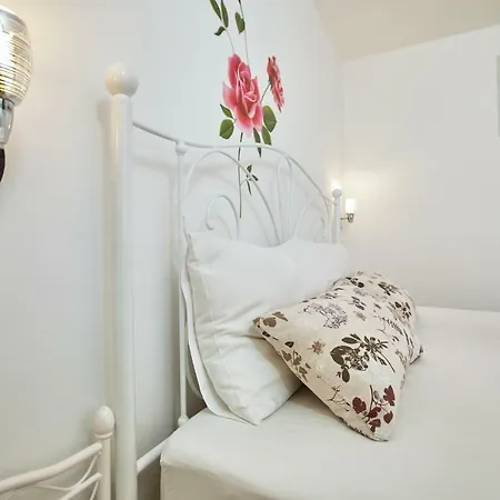 Studio Kristic, Cozy Studio With A Terrace-3