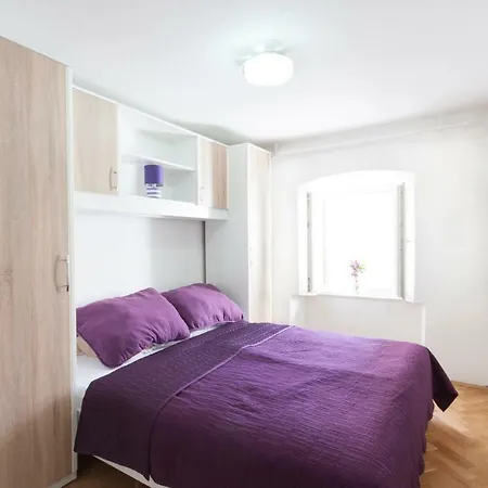 Holiday Home Revelin- Great Location-3