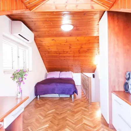 Holiday Home Revelin- Great Location-3