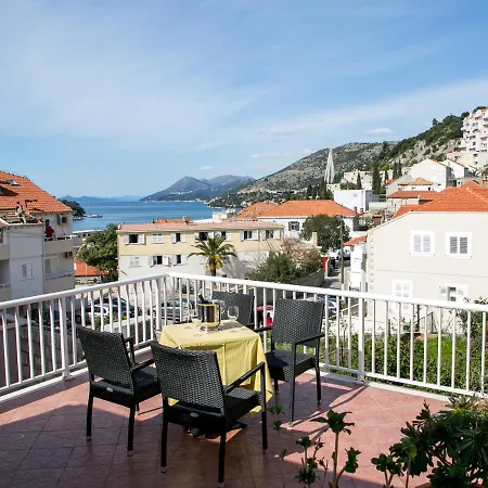 Apartments Tomy & Domy-2