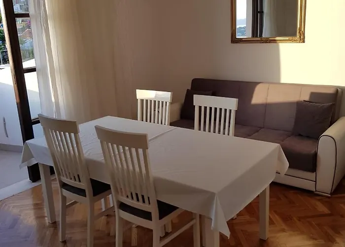 Apartment Anet With Free Parking