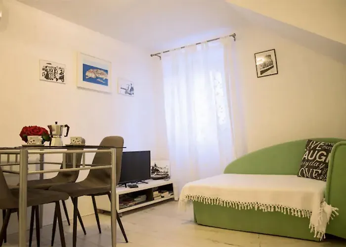 Old Town Centar, Cozy And Quiet Modern Apartment