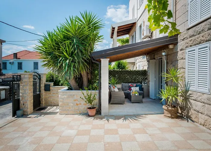 Niko'S Charming Apartment With Free Parking