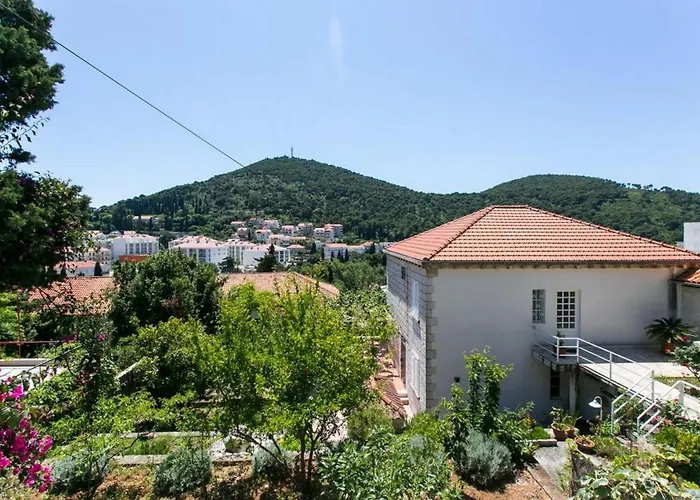 Pet friendly Apartments Elelu Dubrovnik