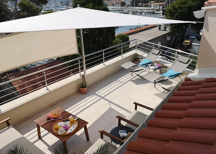 Orsan - Elegant Apartment With Private Terrace