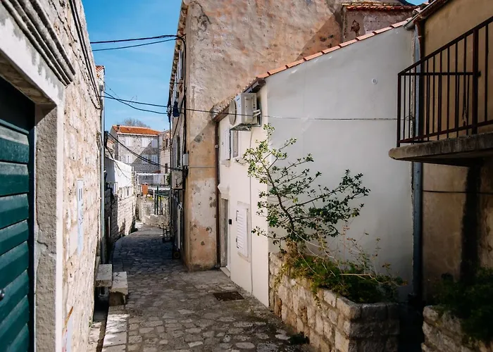 Small House Old Town By Duhomes