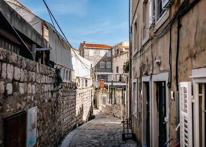Small House Old Town By Duhomes
