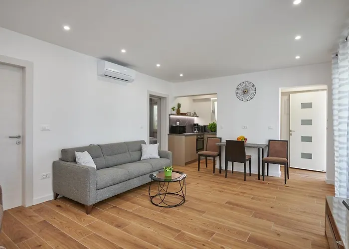 Pet friendly Newly Renovated Apt. Near To Entrance To Old Town Dubrovnik