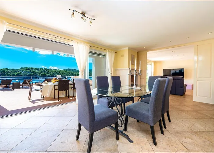 Villa Vacanza Dubrovnik - Five Bedroom Villa With Private Sea Access