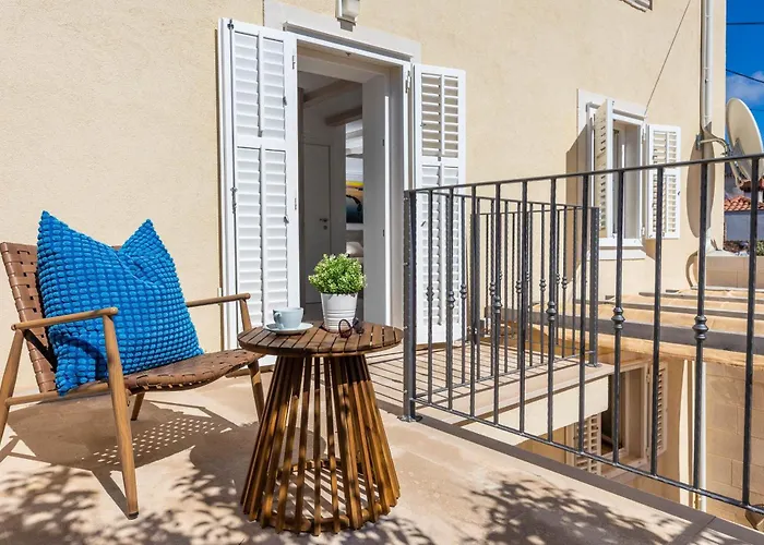 Stunning Holiday House In The Old Town By Irundo