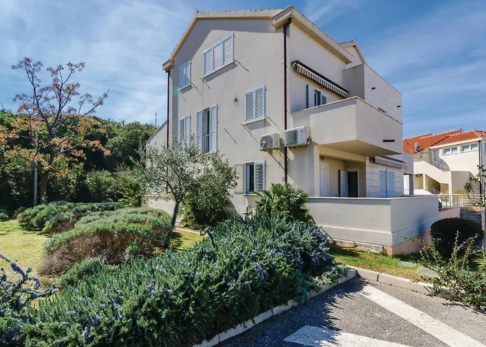 Beautiful Apartment In Dubrovnik With Wifi admite animales
