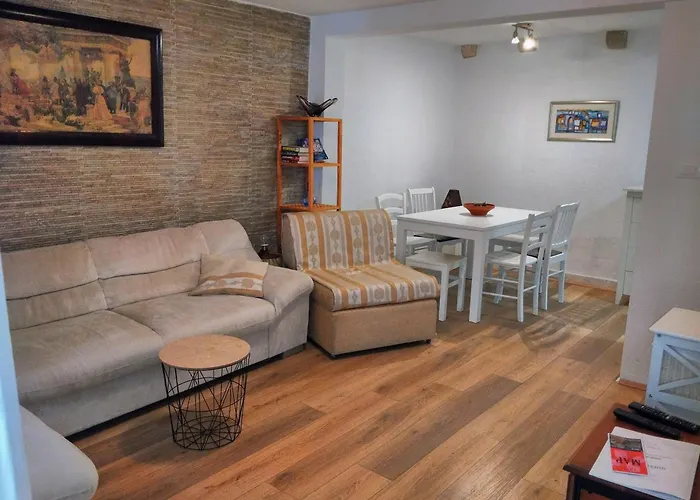 Old Town E Apartments