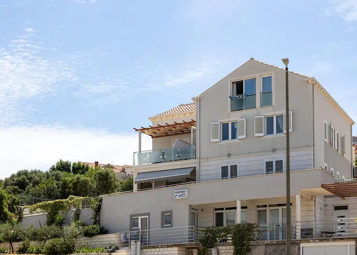 Apartments Sandra Solitudo II