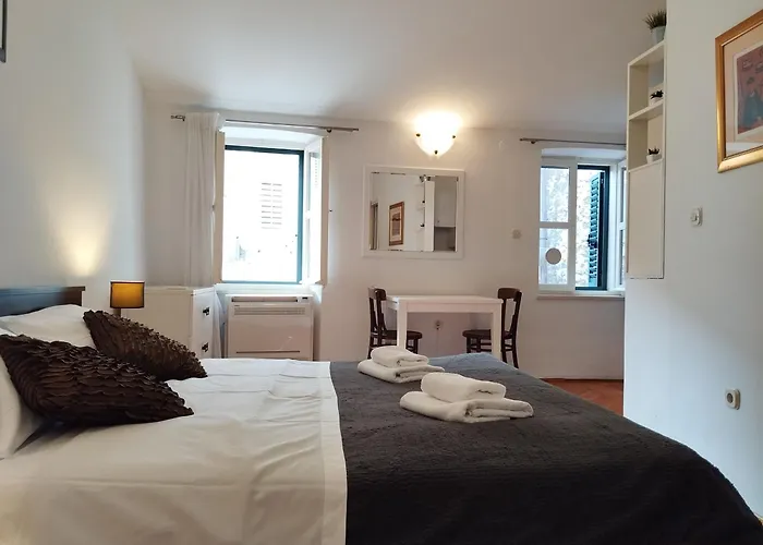 Old Town E Apartments