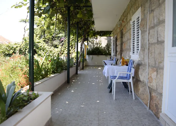 Jele Rooms