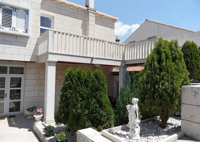 Adria Apartments And Rooms
