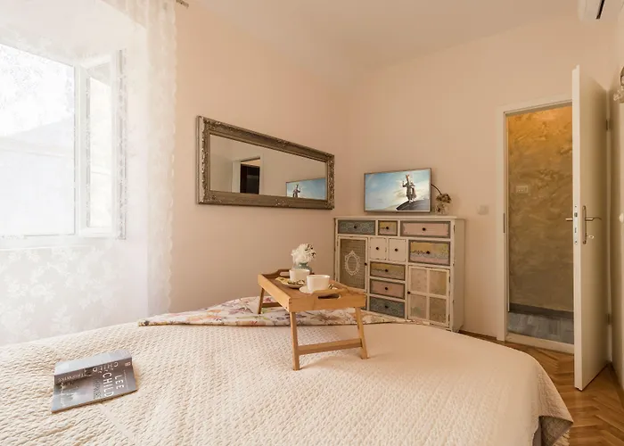 Apartments & Rooms Perla